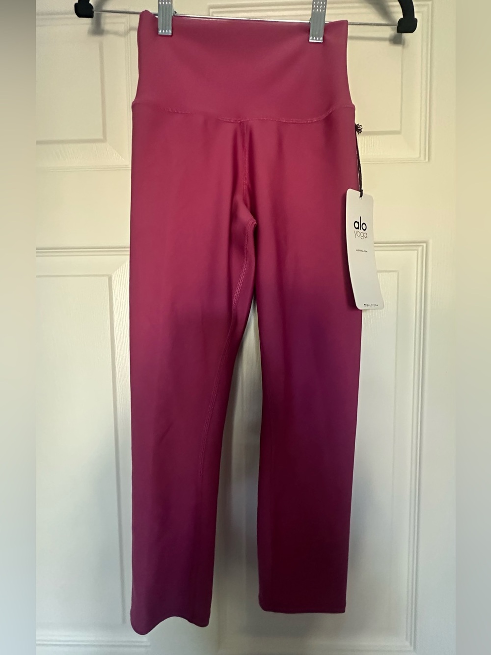 ALO Yoga Airlift Capri Leggings - Raspberry Sorbet